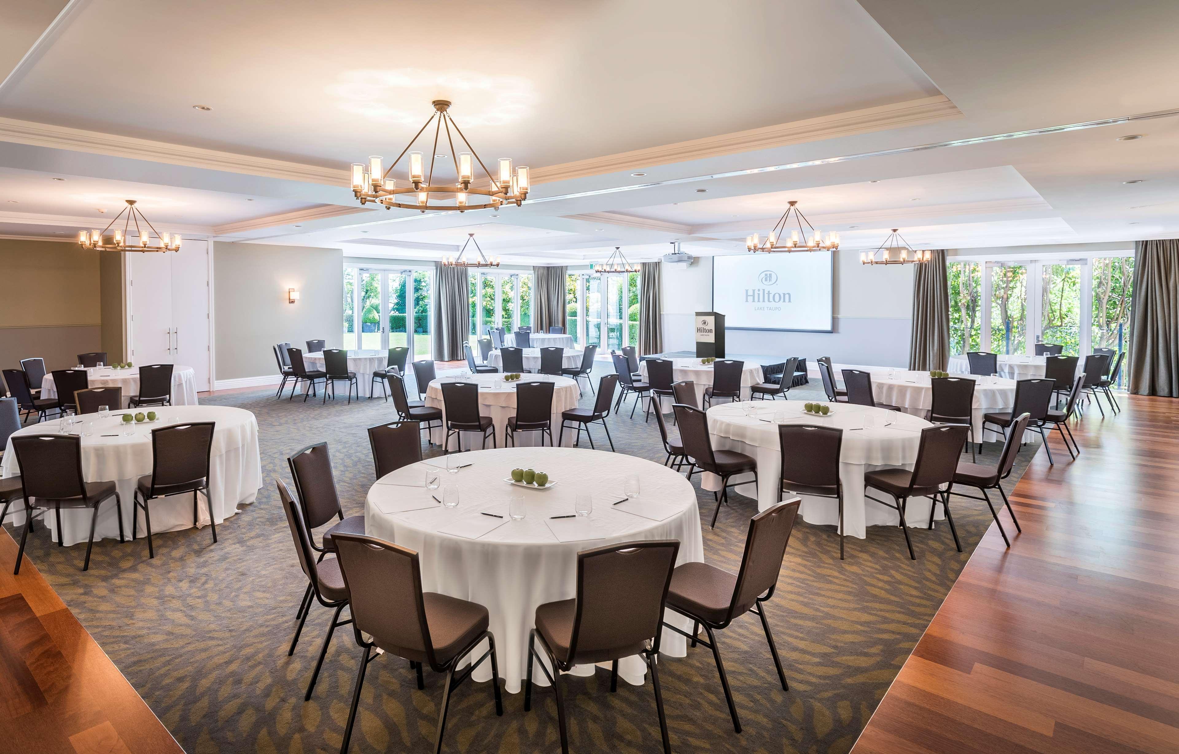 Hilton Lake Tauposee Exterior foto